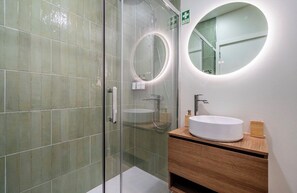 Hair dryer, towels, soap, toilet paper - Close to the beach (quarteira)