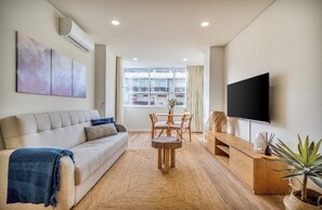 TV - Close to the beach (quarteira)