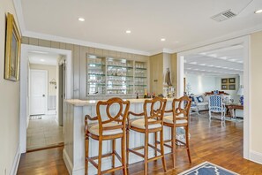 Bar (on property) - Waterfront Mantoloking Estate (Mantoloking)