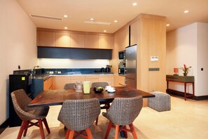 Private kitchen - Deluxe 3 Bedroom Sea View Villa with Private Pool (Muğla)