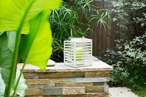 Quarto superior, 1 quarto, varanda, vista para o jardim | Área da propriedade