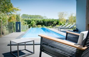 Quarto superior, 1 quarto, varanda, vista para o jardim | Piscina