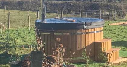 Hot Tub Getaway, Snowdon Views, Peaceful Stay