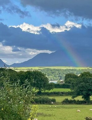 Miscellaneous - Hot Tub Getaway, Snowdon Views, Peaceful Stay (Llanfairpwllgwyngyll)