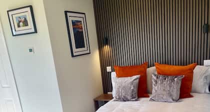 Hot Tub Getaway, Snowdon Views, Peaceful Stay