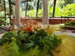 Alimentos y bebidas