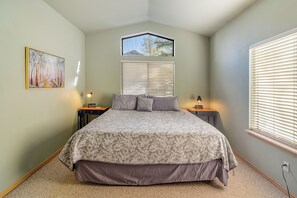 3 Schlafzimmer, Schreibtisch, Bügeleisen/Bügelbrett, WLAN