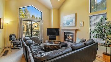 Smart TV, fireplace, DVD player