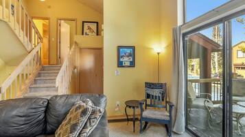 Smart TV, fireplace, DVD player
