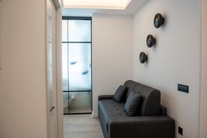Interior - 504 - A33 Signature | Penthouse | Terr | 2BR | 6G (Madrid)