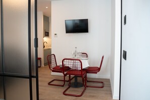 Dining - 504 - A33 Signature | Penthouse | Terr | 2BR | 6G (Madrid)