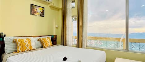 Family Studio Suite, Balcony, Mountain View