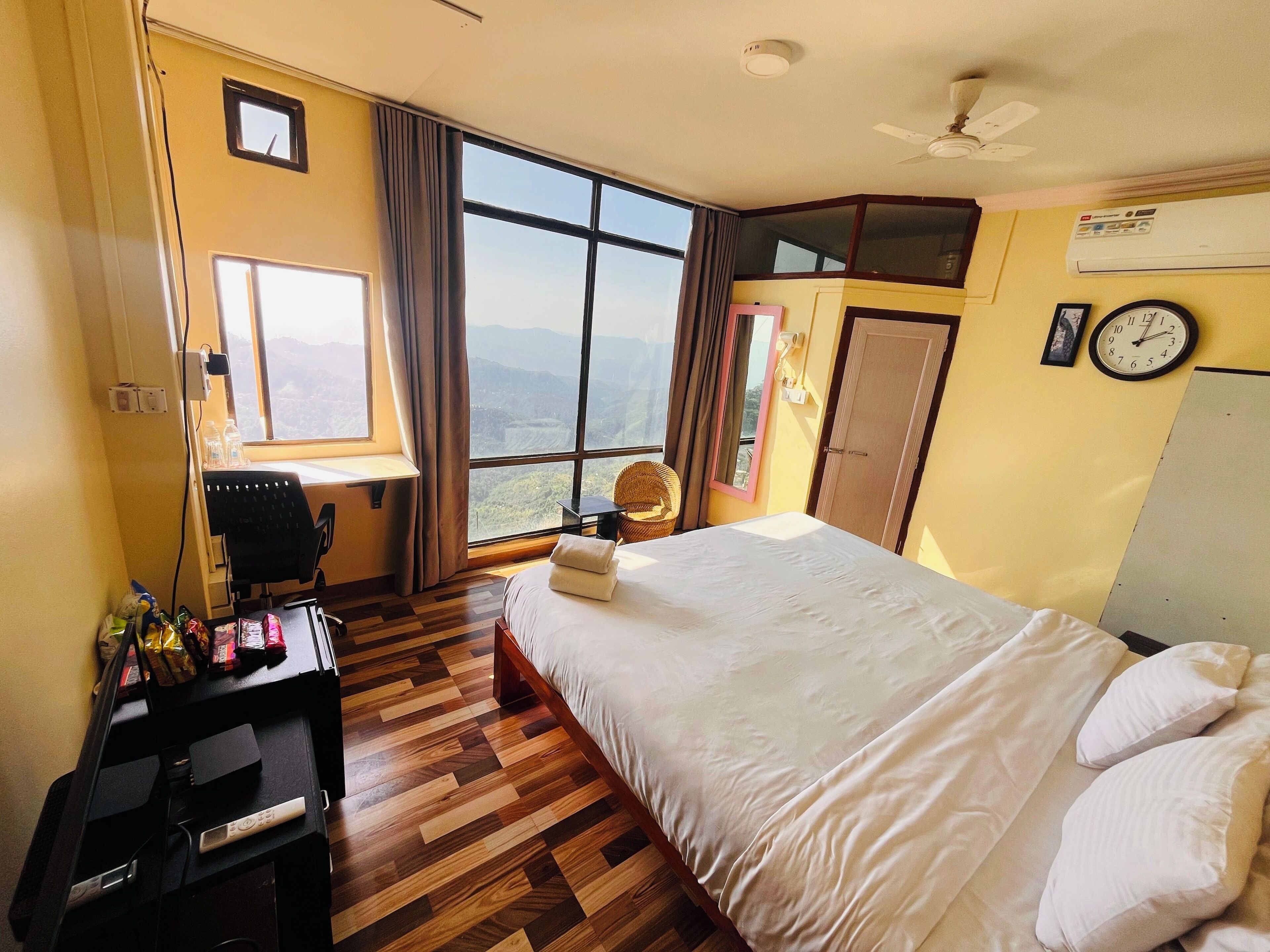 Deluxe Double Room, Valley View