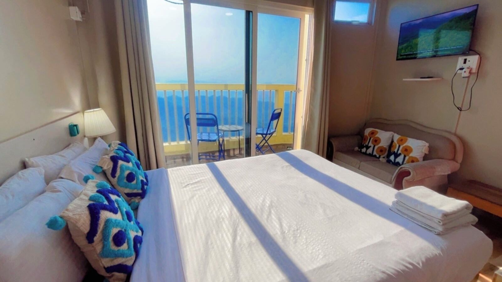 Deluxe Studio, Balcony, Mountain View