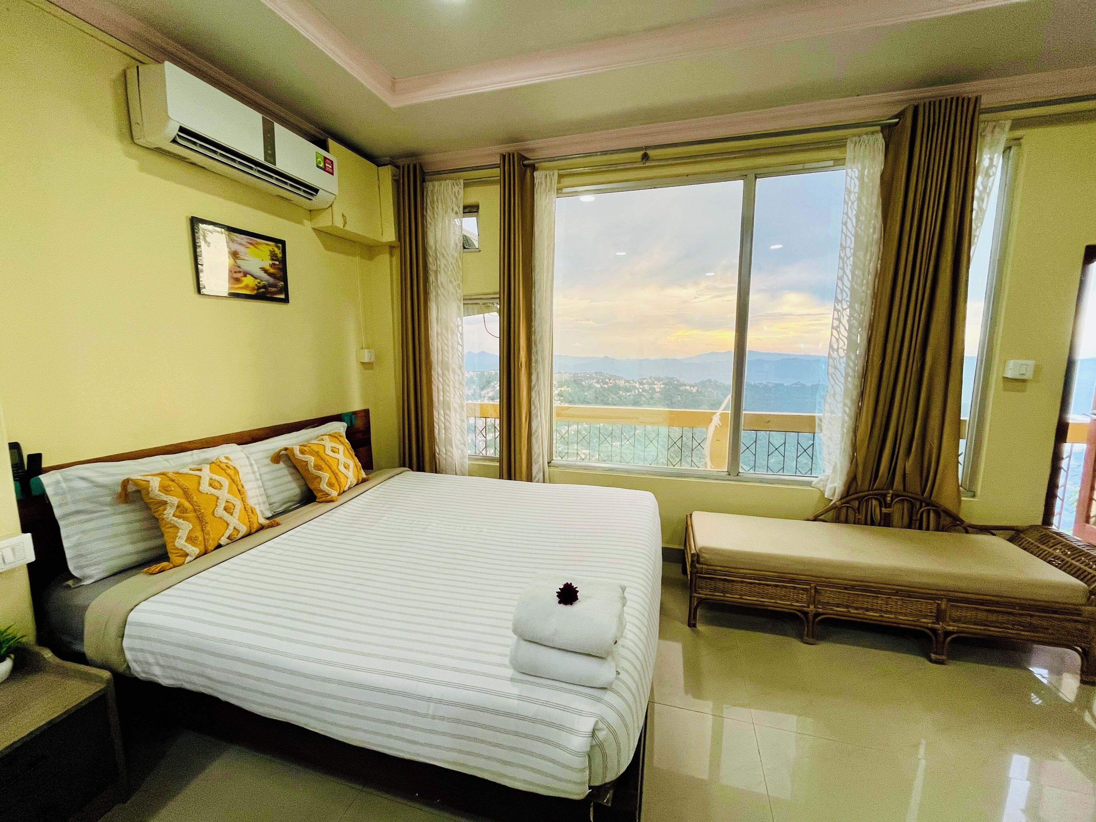 Family Studio Suite, Balcony, Mountain View