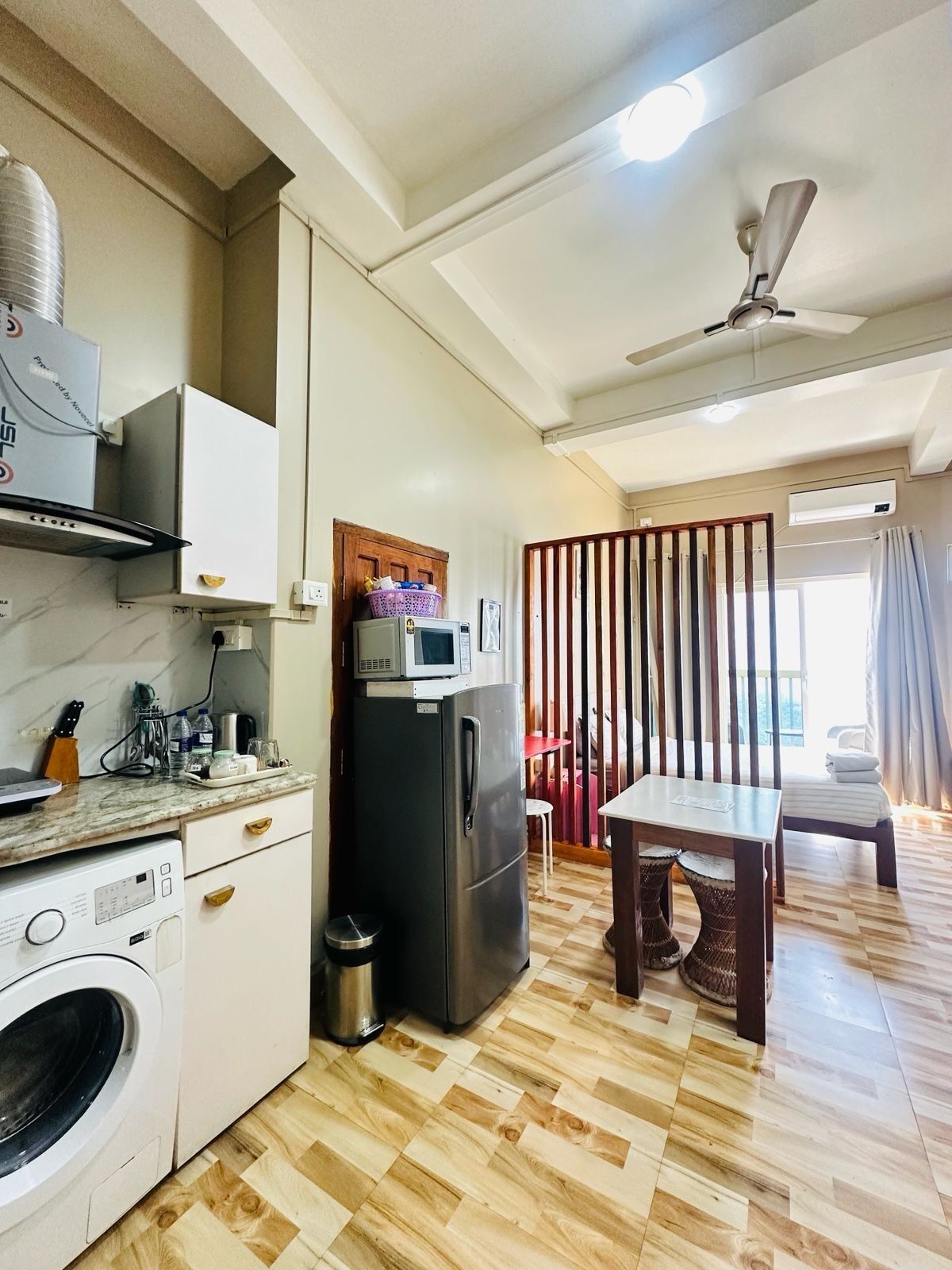 Deluxe Studio, Balcony, Mountain View | Living area