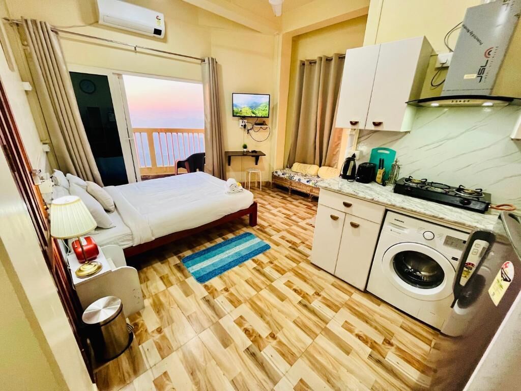 Studio Deluks, balkon, pemandangan gunung