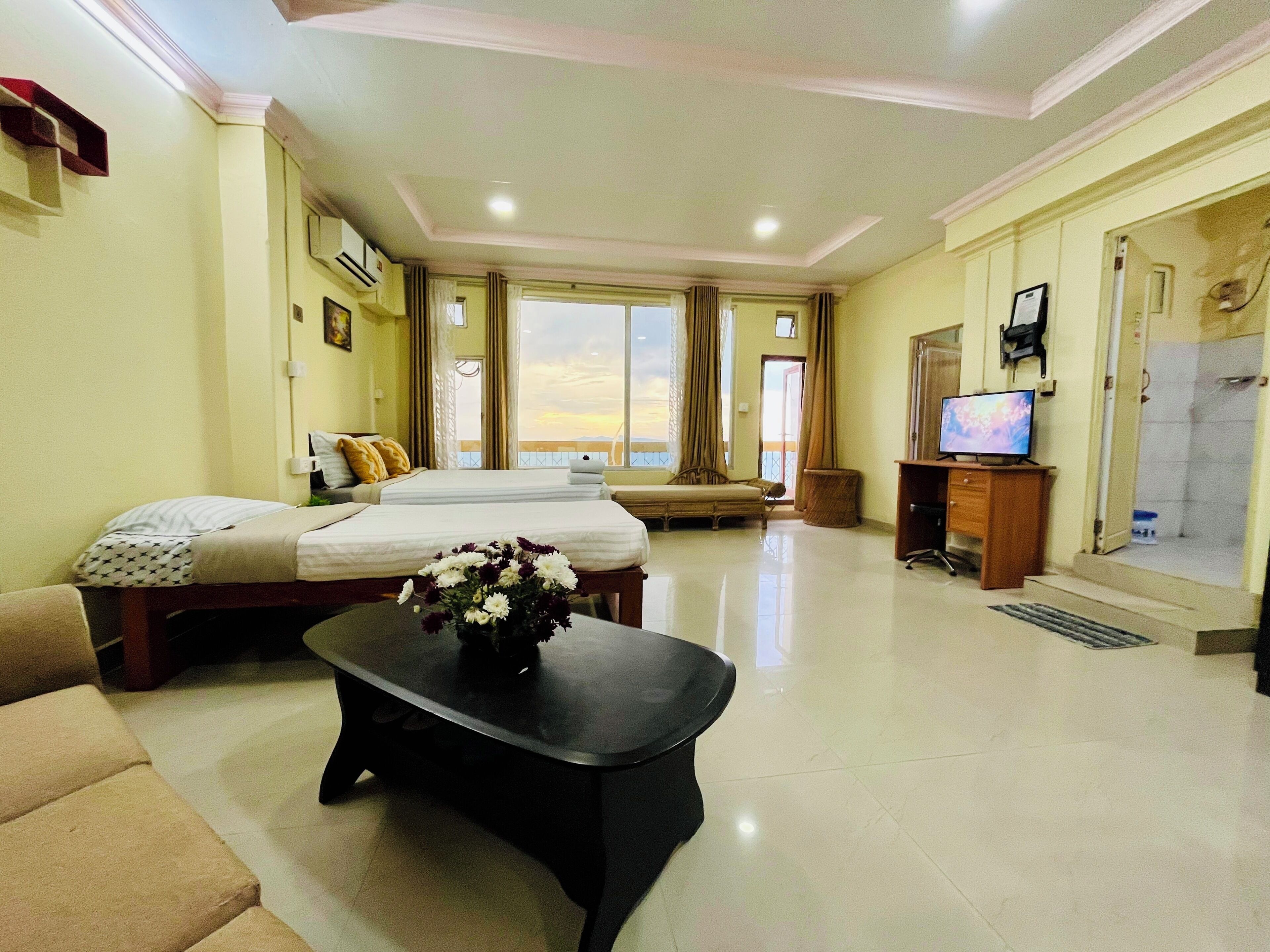 Family Studio Suite, Balcony, Mountain View