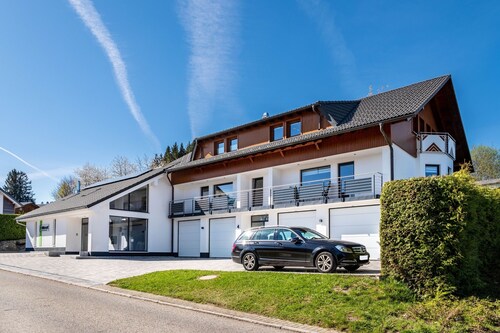 Doppelhaushälfte Haus Christa mit Terrasse, privatem Garten und Balkon