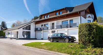 Doppelhaushälfte Haus Christa mit Terrasse, privatem Garten und Balkon