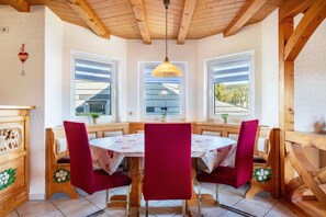Dining - Semi-detached House Christa with Parking, Terrace, Private Garden and Balcony (Schonach im Schwarzwald)