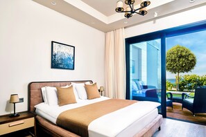 Tabla de planchar con plancha, wifi, ropa de cama