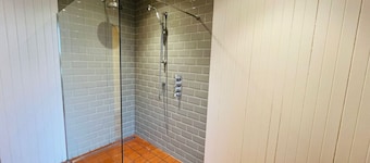 Black Isle Bar Apartment in Fort William Town Centre