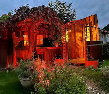 Exterior. Suite Sinja: Holiday Apartment with Mountain View, Private Terrace, and Wi-Fi