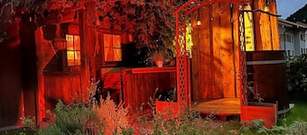 Suite Sinja: Holiday Apartment with Mountain View, Private Terrace, and Wi-Fi