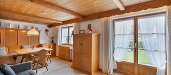 Suite Sinja: Holiday Apartment with Mountain View, Private Terrace, and Wi-Fi