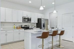 Private kitchen - Sunshine Getaway in Heart of Kissimmee (Kissimmee)