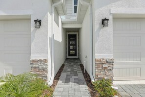 Exterior detail - Sunshine Getaway in Heart of Kissimmee (Kissimmee)