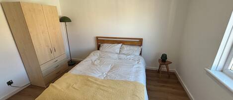 Free WiFi, bed sheets