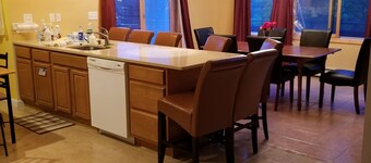 Beautiful 4-bedroom house in peaceful Lincoln perfect for families