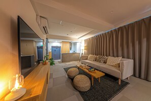 Living area - POKA HOTEL AOYAMA SIX (Tokyo)