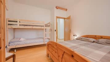 Deluxe Apartment, Courtyard View