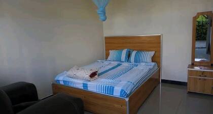 Bahir Dar Backpackers in Bahir Dar offers a hostel with garden views, outdoor