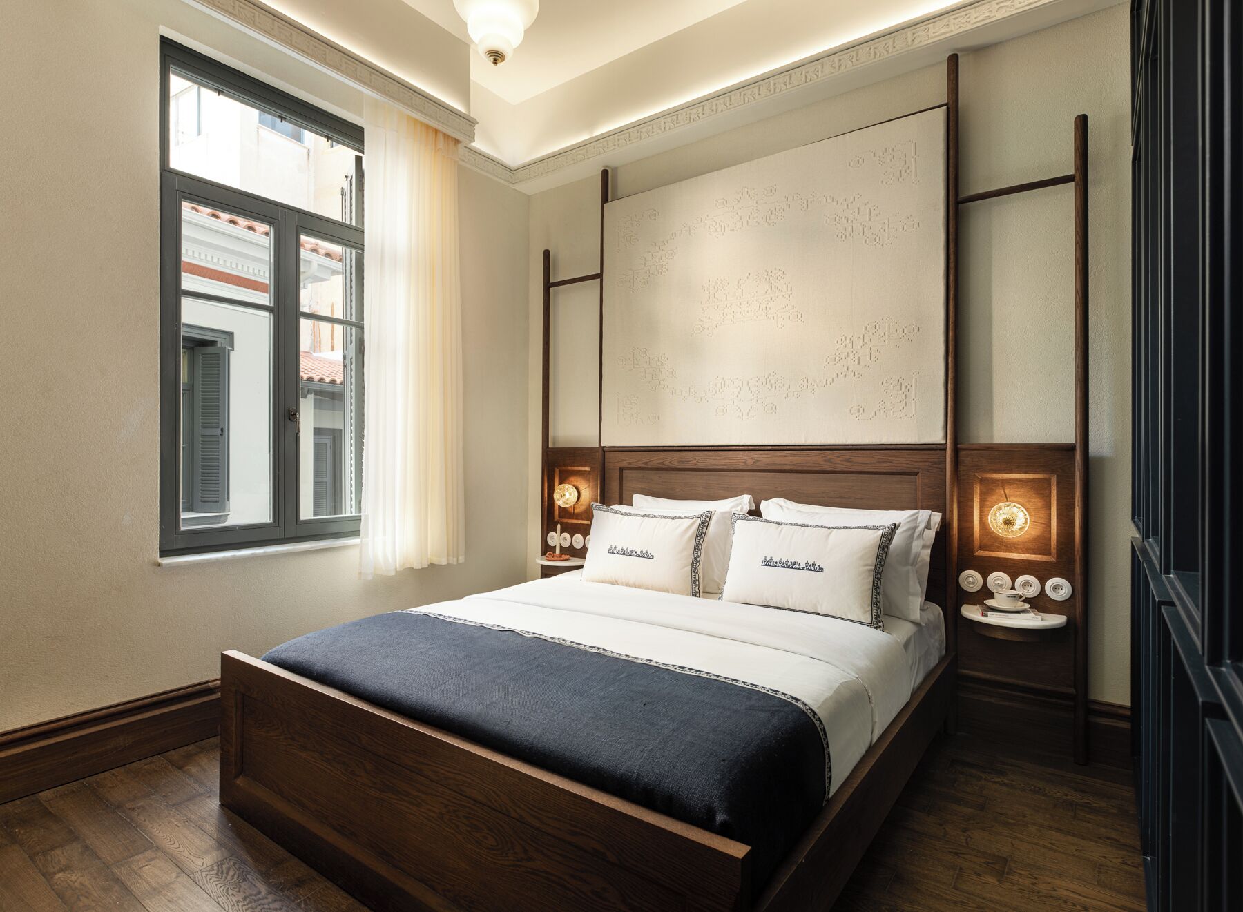 SMALL | Minibar, in-room safe, soundproofing, iron/ironing board