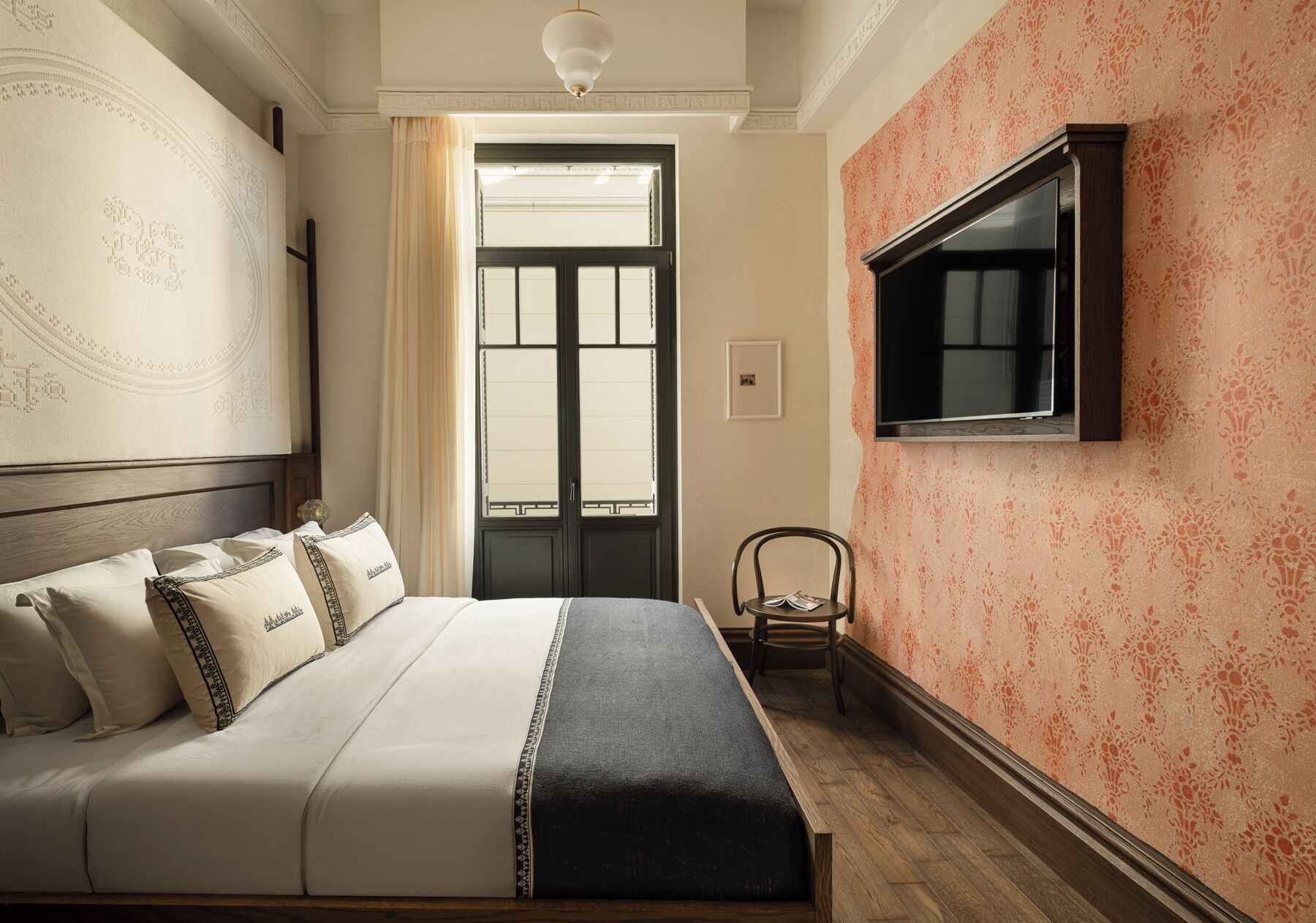 MEDIUM | Minibar, in-room safe, soundproofing, iron/ironing board