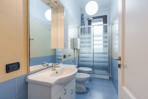 Classic Apartment, Balcony, Partial Sea View | Bathroom - Casa Daniela by Wonderful Italy (Aci Castello)