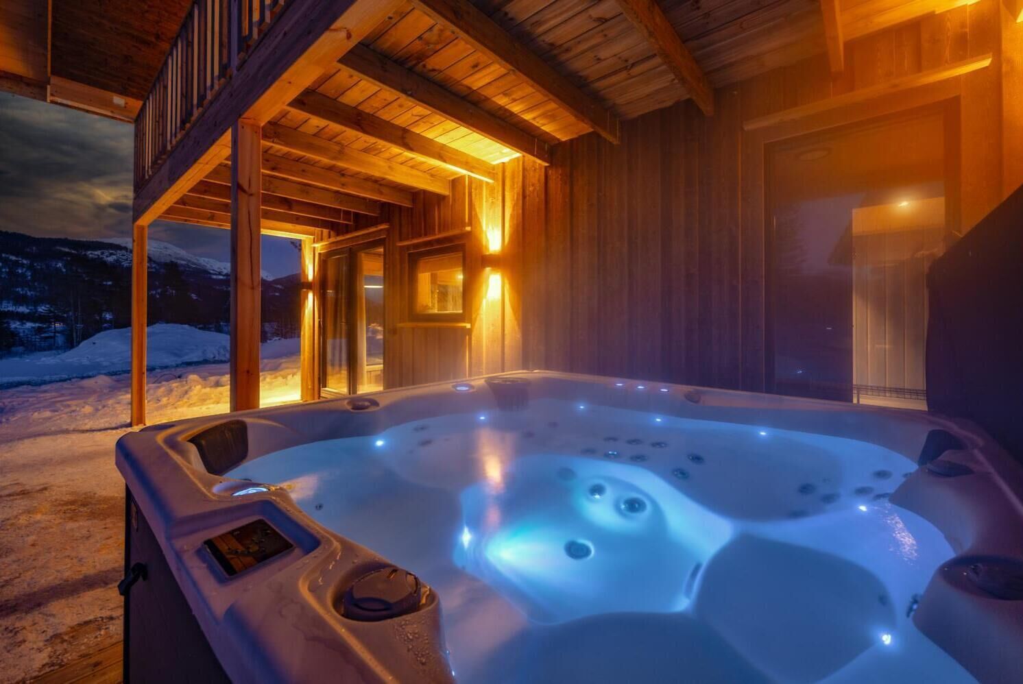 Indoor spa tub