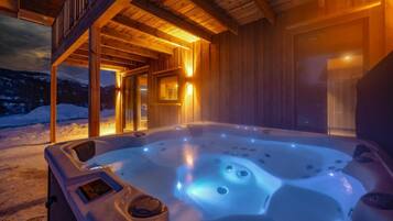 Indoor spa tub