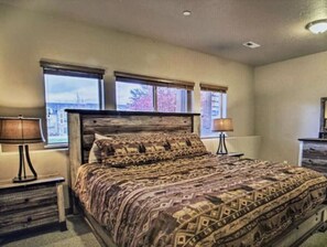 3 chambres, bureau, Wi-Fi, draps fournis