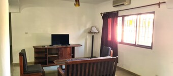 Spacious, fully-equipped apartment with air conditioning+wifi+guardians