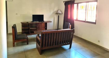 Spacious, fully-equipped apartment with air conditioning+wifi+guardians