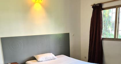 Spacious, fully-equipped apartment with air conditioning+wifi+guardians