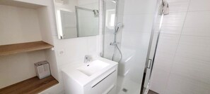 Shower - Maisonnette de Martin, 50 m from the Beach (La Tranche-sur-Mer)