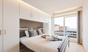 Desk, iron/ironing board, travel cot, WiFi - Seaview Flair - relax with direct sea views (Middelkerke)