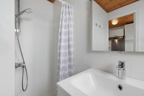 Shower - Hugo’s Studio – 200 m from the Beach (La Tranche-sur-Mer)