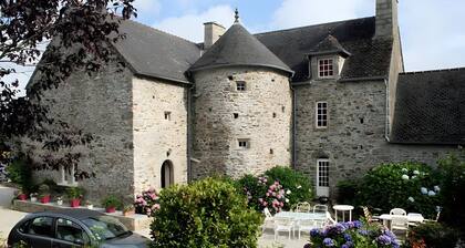 Bed and Breakfast 'Chambres D'hôtes Dans Un Manoir Du' with Shared Terrace, Shared Garden and Wi-Fi